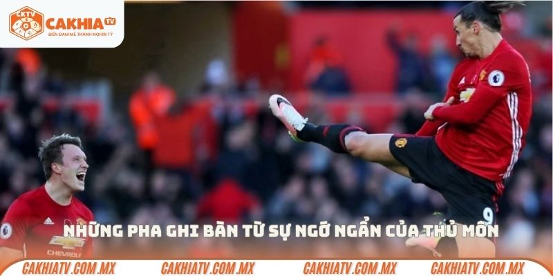 Những pha ghi bàn từ sự ngớ ngẩn của thủ môn